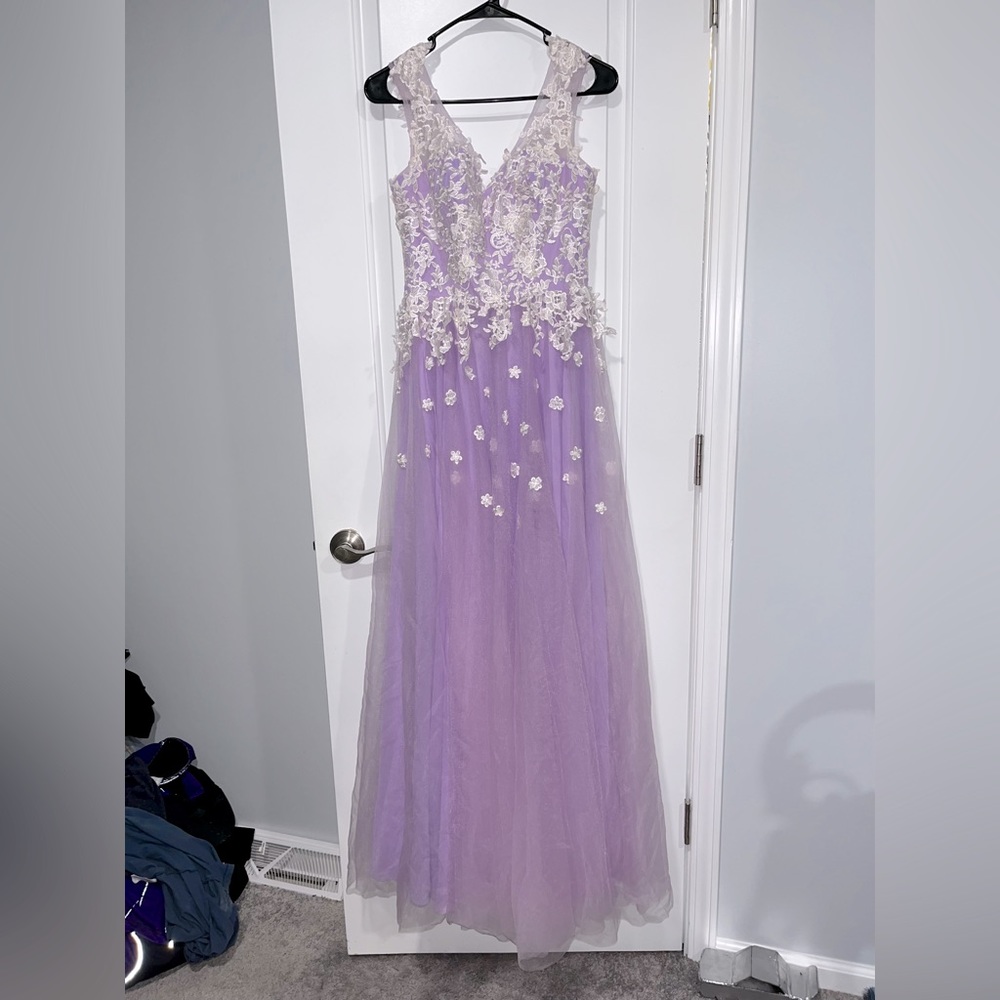 Hebeos size 4, light purple long dress with white flowers